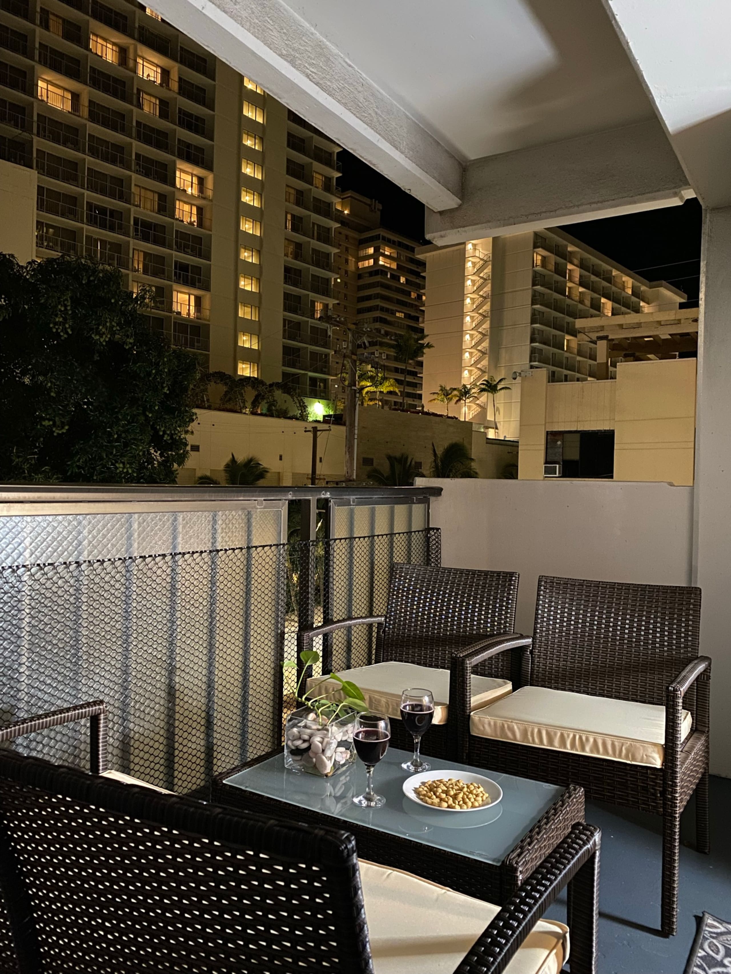 Condo in Honolulu · ★4.9 · 2 bedrooms · 4 beds · 2 baths - Image 22