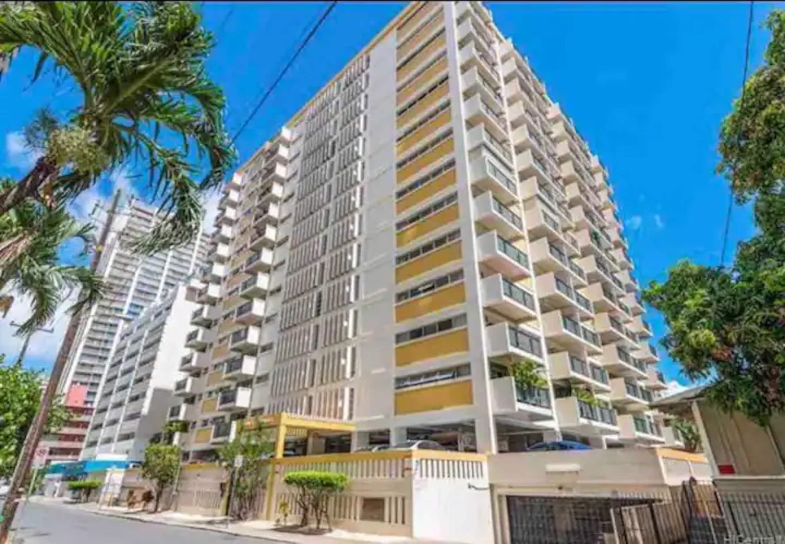 Condo in Honolulu · ★4.9 · 2 bedrooms · 4 beds · 2 baths - Image 26