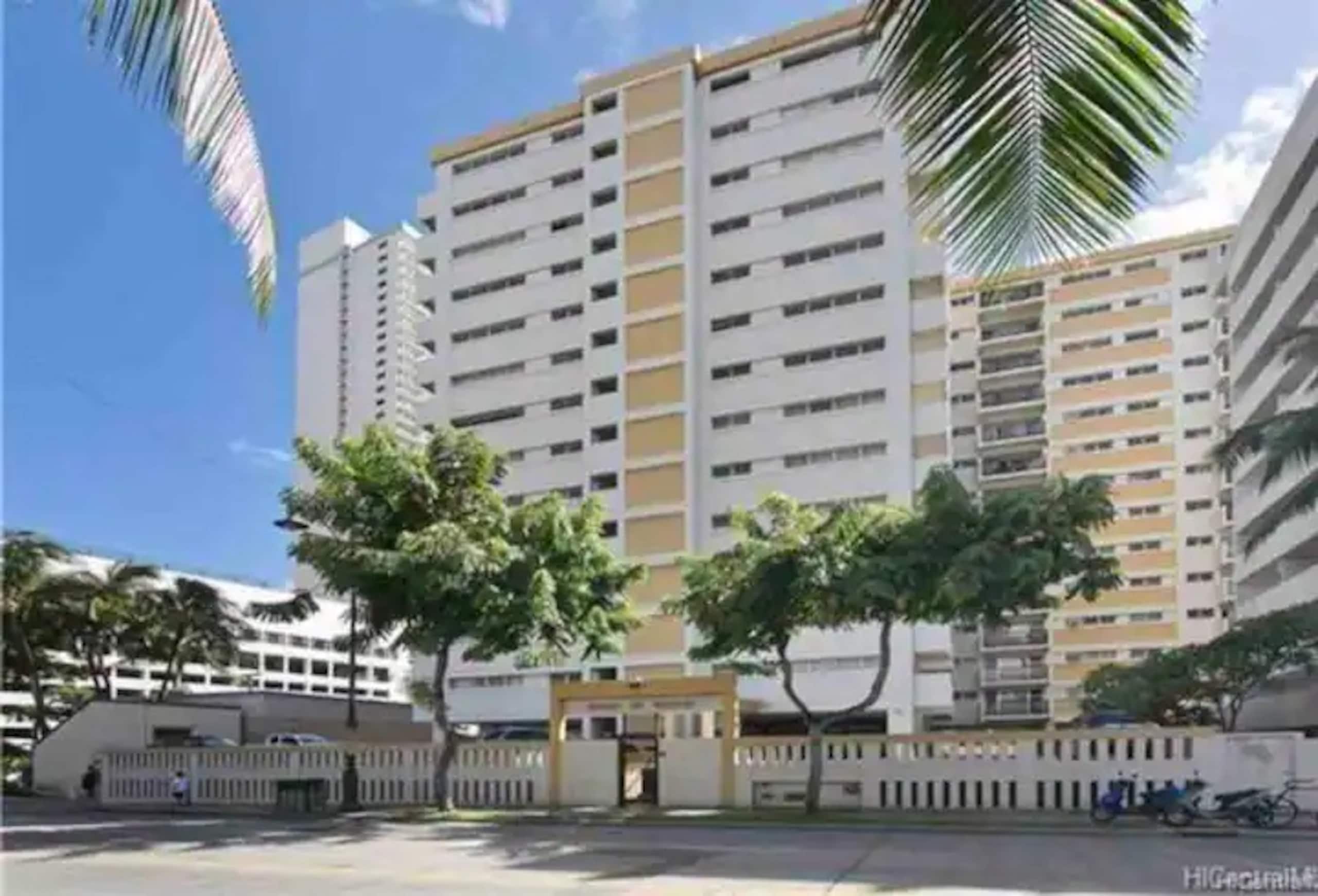 Condo in Honolulu · ★4.9 · 2 bedrooms · 4 beds · 2 baths - Image 11