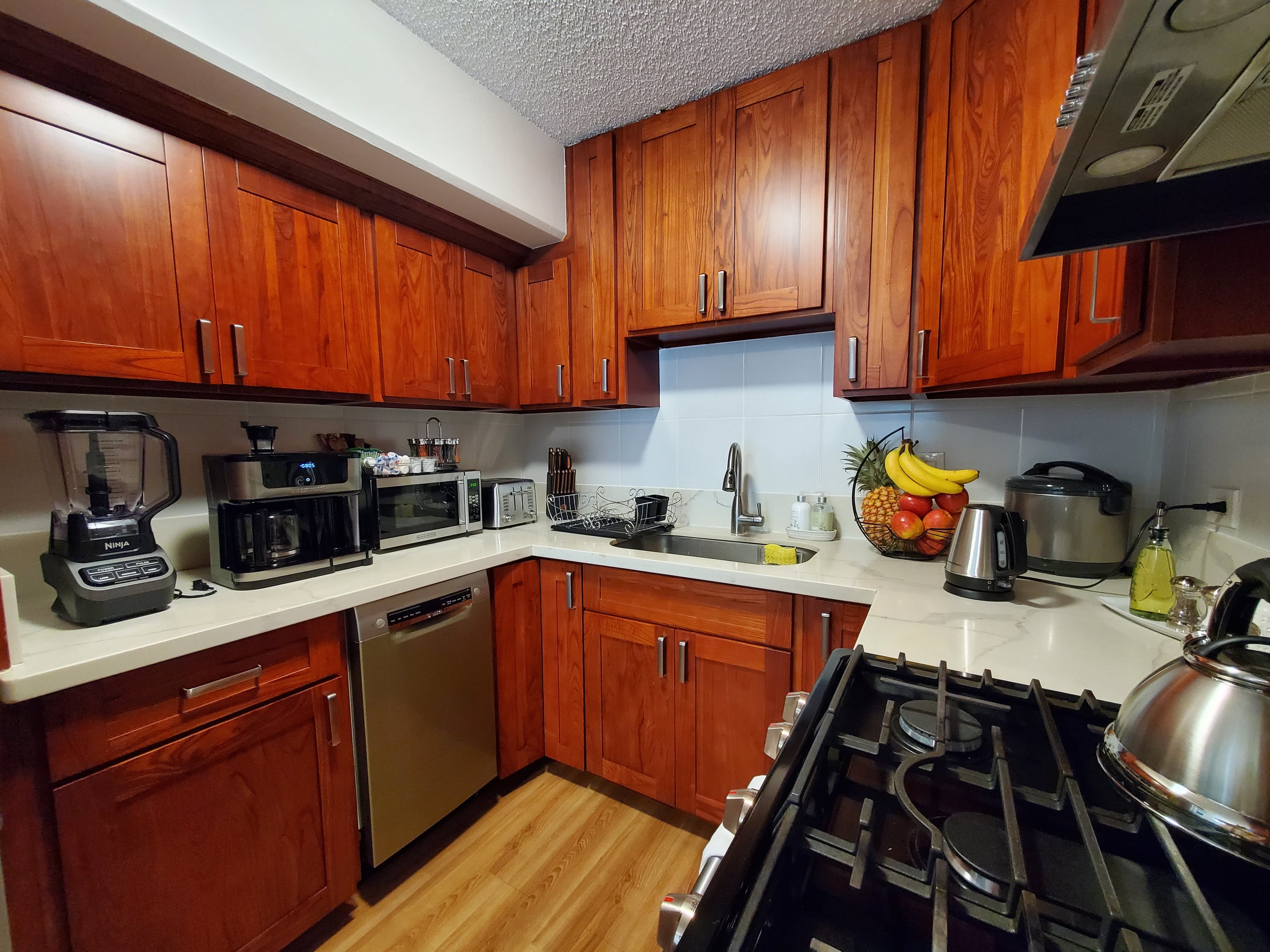 Condo in Honolulu · ★4.9 · 2 bedrooms · 4 beds · 2 baths - Image 3