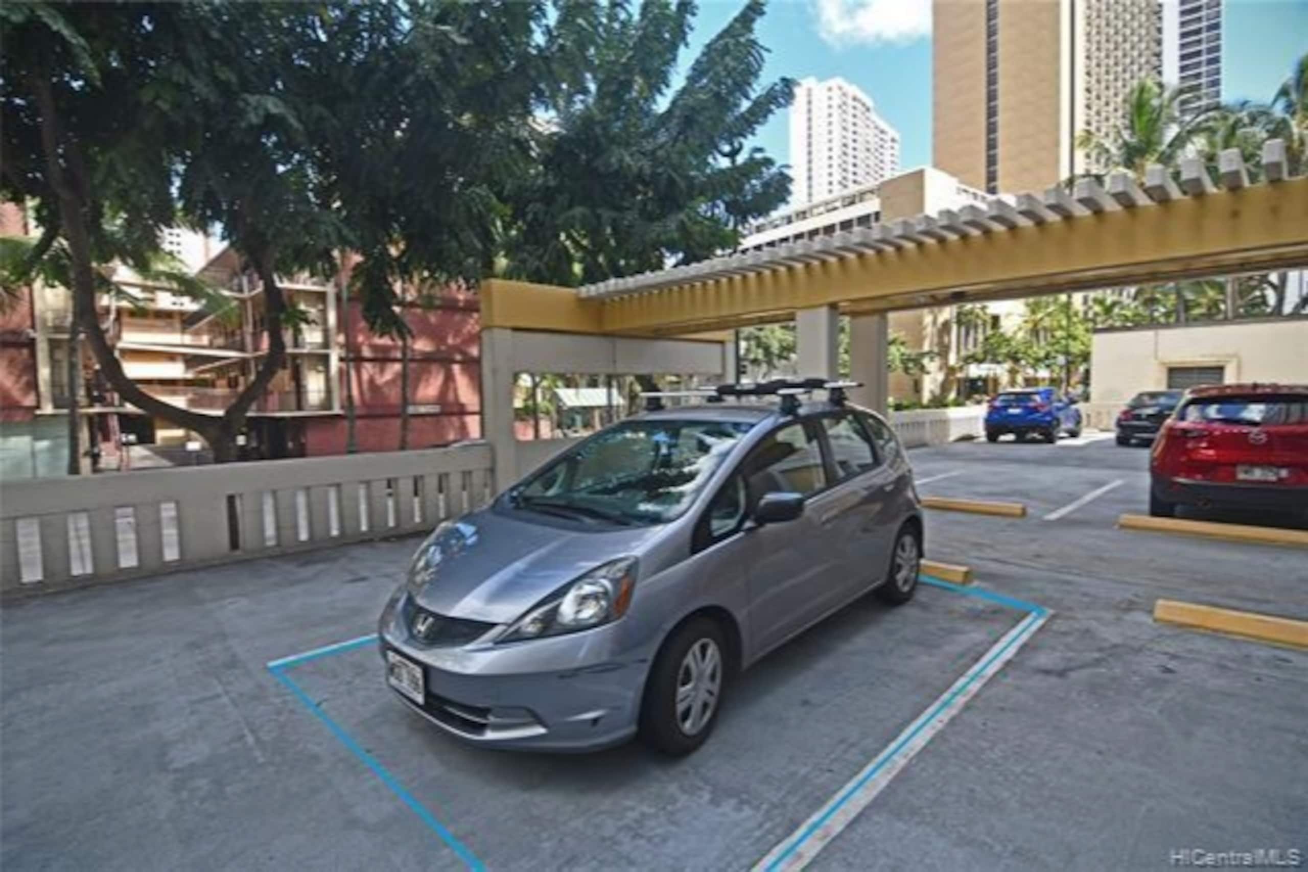 Condo in Honolulu · ★4.9 · 2 bedrooms · 4 beds · 2 baths - Image 10