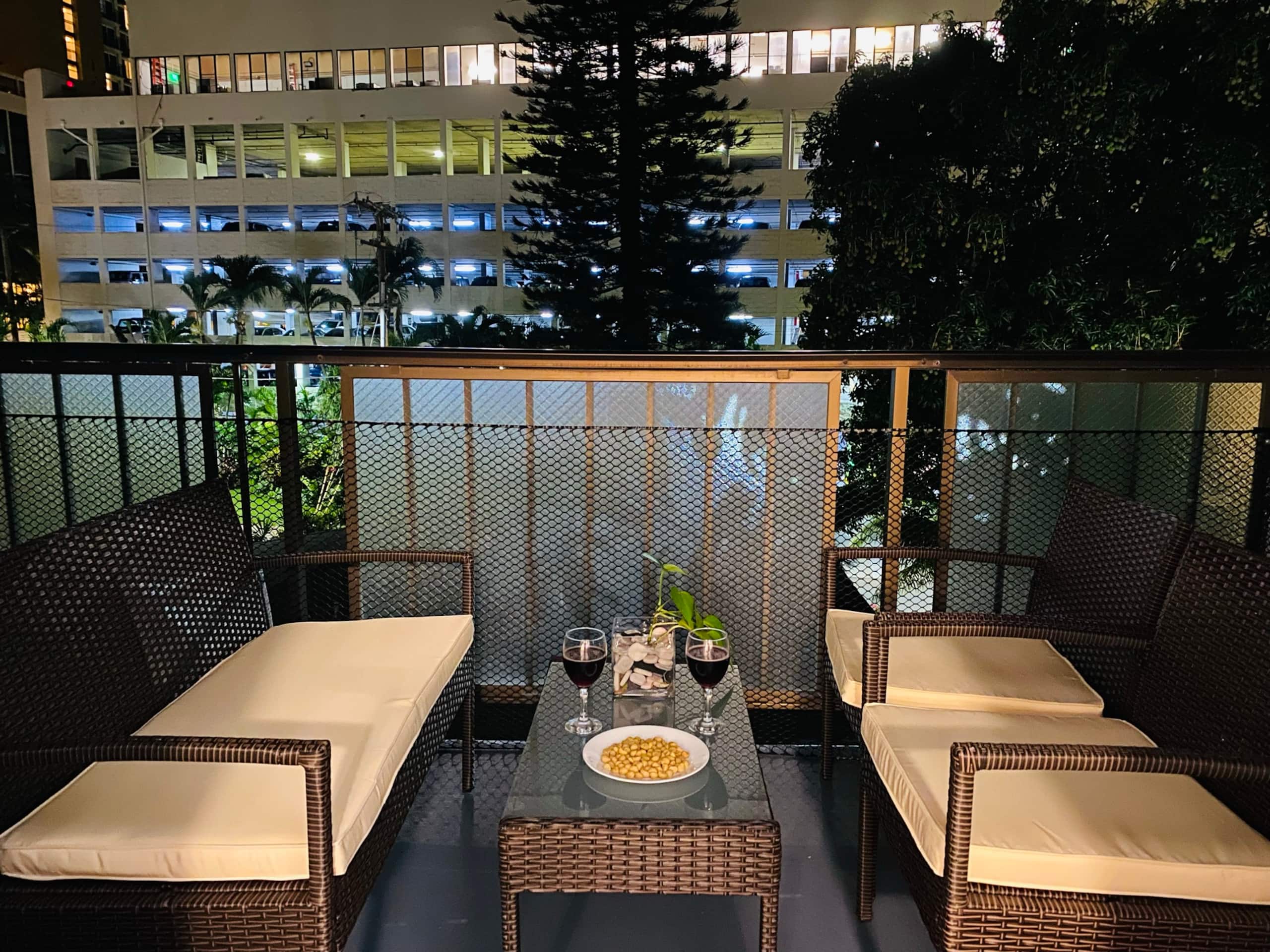 Condo in Honolulu · ★4.9 · 2 bedrooms · 4 beds · 2 baths - Image 9