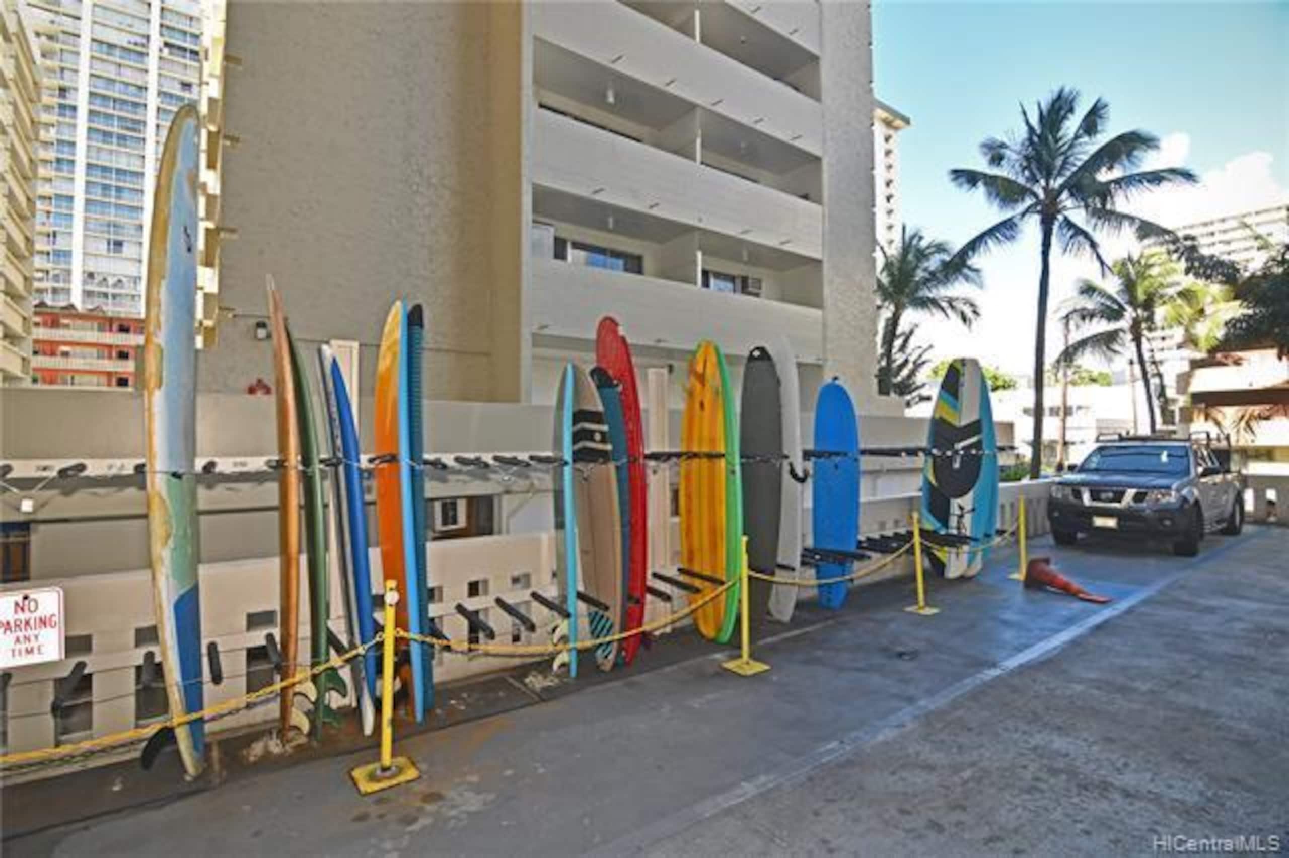 Condo in Honolulu · ★4.9 · 2 bedrooms · 4 beds · 2 baths - Image 30