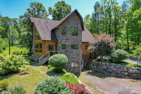 #Custom LogCabin# Close to Cades Cove in GSMNP!