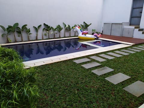 Villa Indah Prywatny basen w pobliżu TB Simatupang