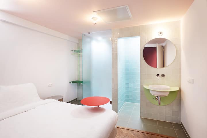 Hotel Not Hotel R'dam: Wish You A Nice Stay Medium - Delft