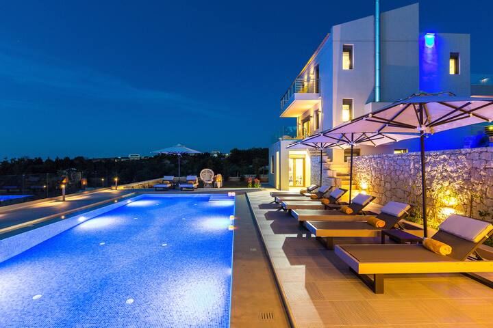 Luxury villa with private pool & breathtaking view gallery image 2
