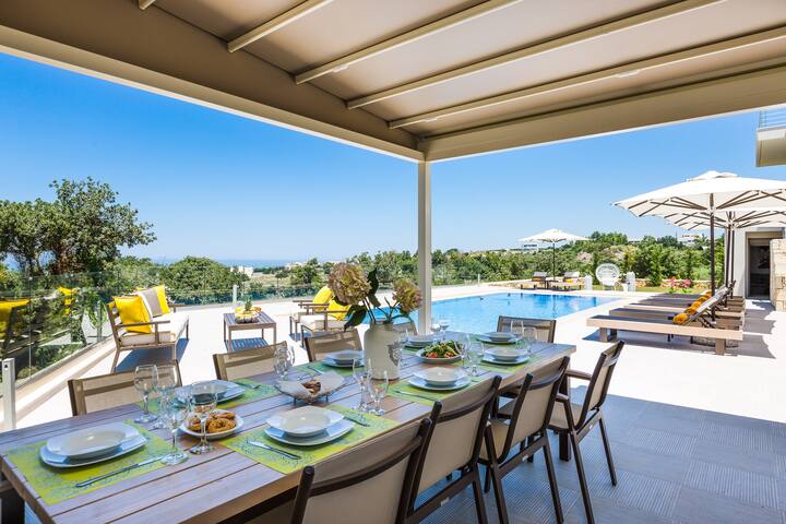 Luxury villa with private pool & breathtaking view gallery image 4