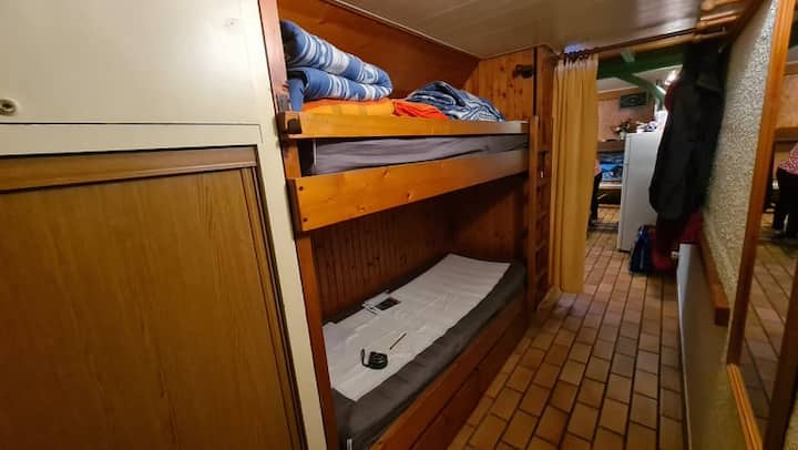 Кревет на спрат: најгоре само за деца