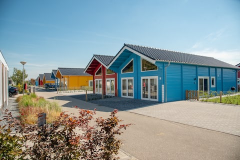 Successful Airbnb property: Cozy chalet for 14 people in Sint Annaland