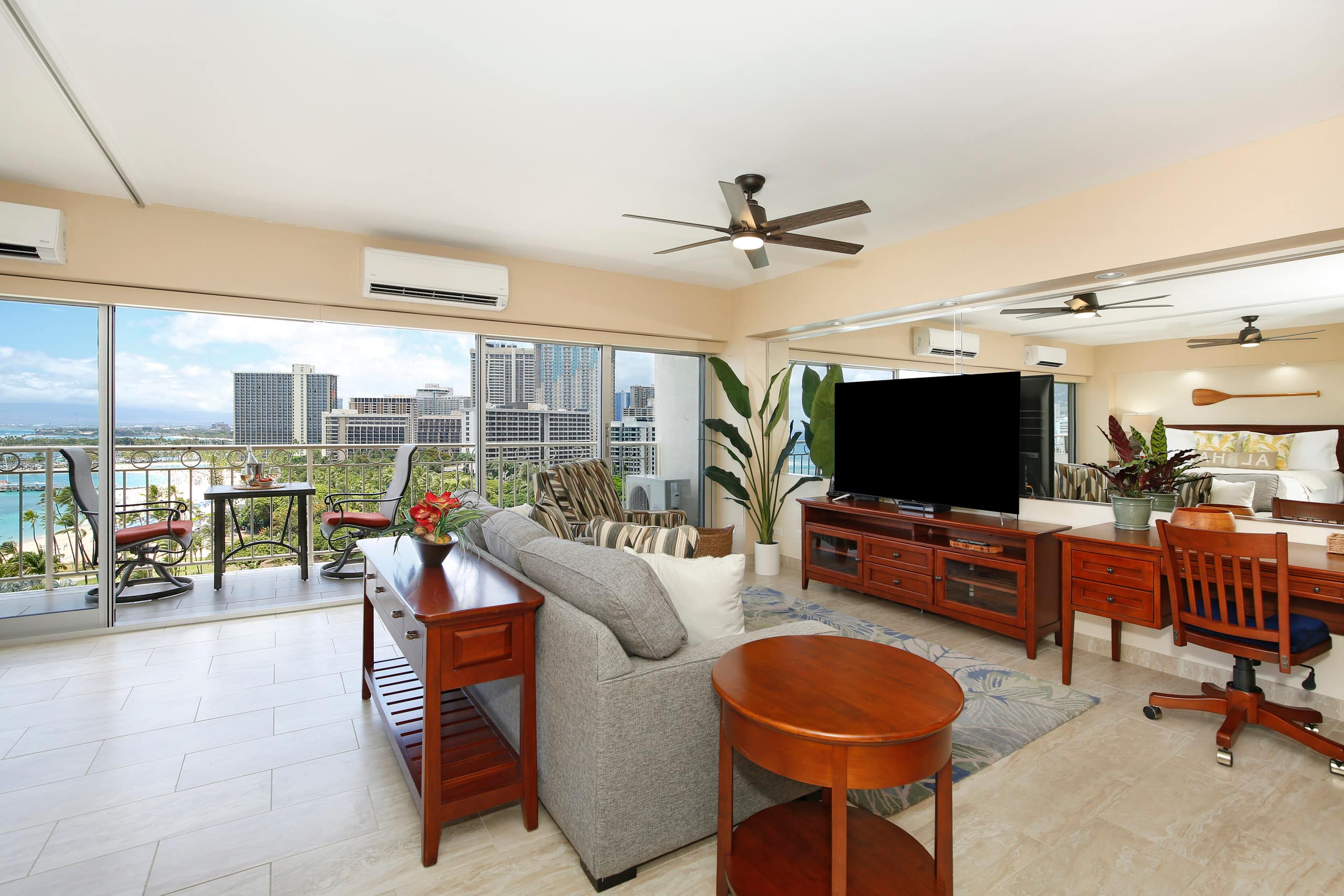 Condo in Honolulu · ★4.86 · 1 bedroom · 2 beds · 1 private bath - Image 5