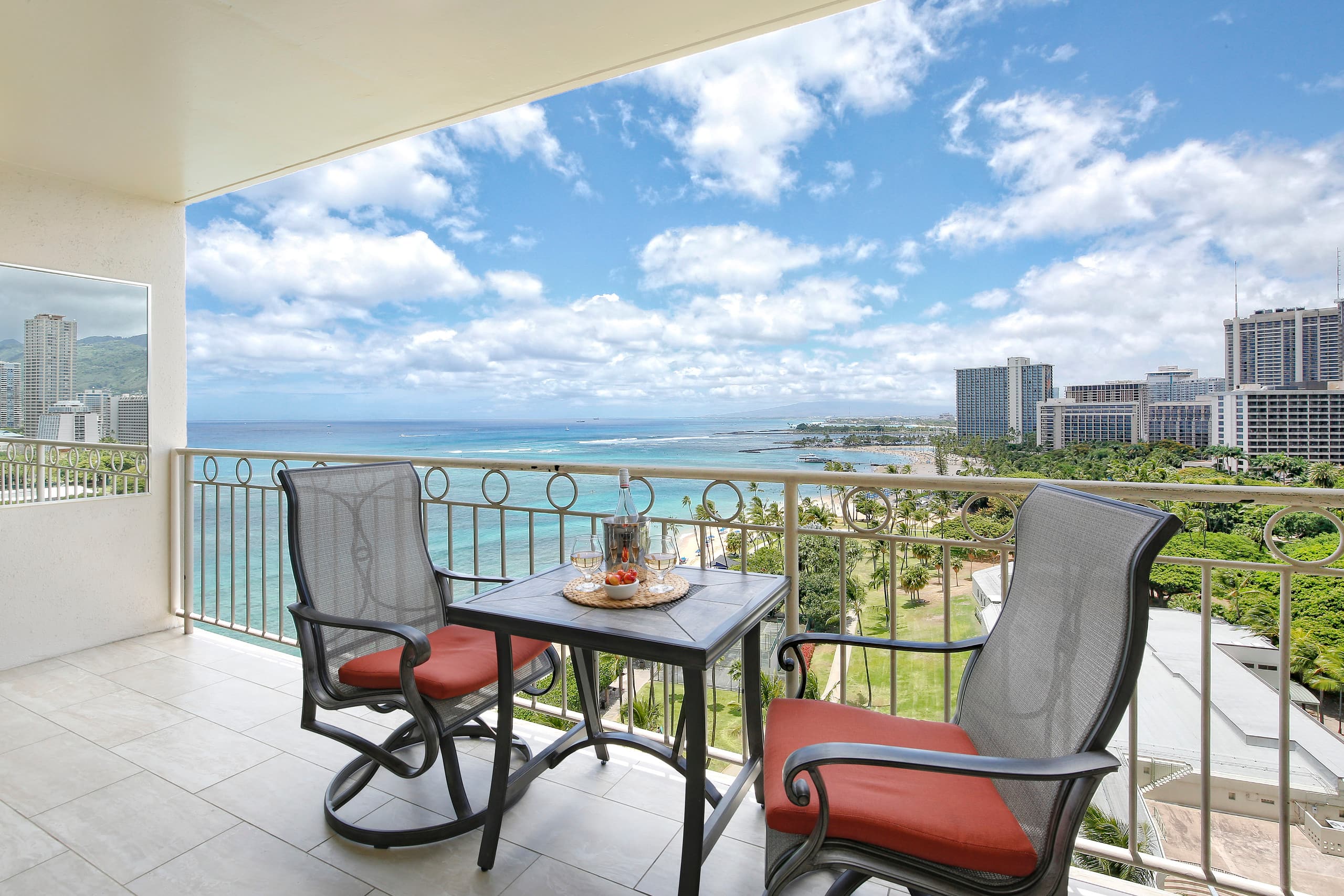 Condo in Honolulu · ★4.86 · 1 bedroom · 2 beds · 1 private bath - Image 22