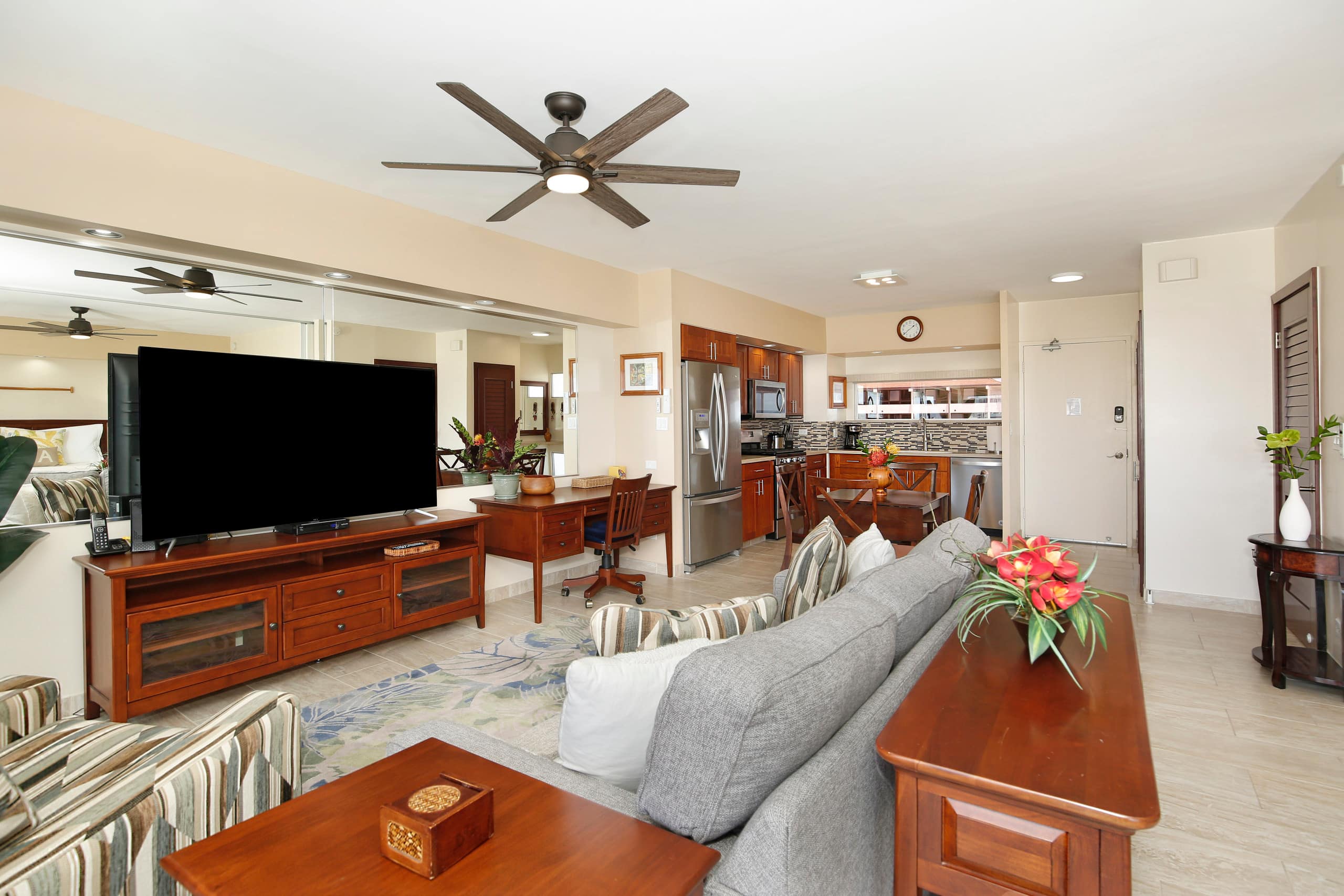 Condo in Honolulu · ★4.86 · 1 bedroom · 2 beds · 1 private bath - Image 4