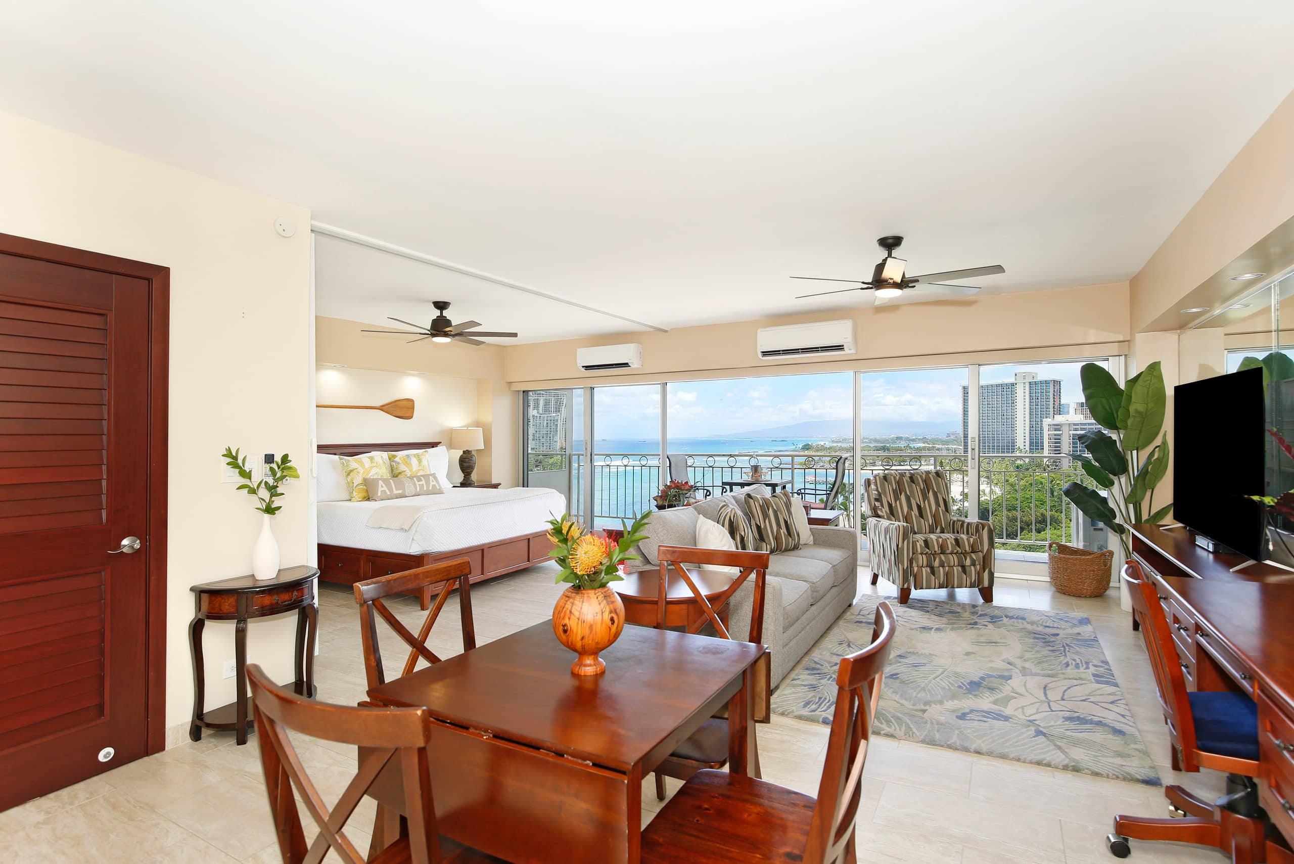Condo in Honolulu · ★4.86 · 1 bedroom · 2 beds · 1 private bath - Image 35