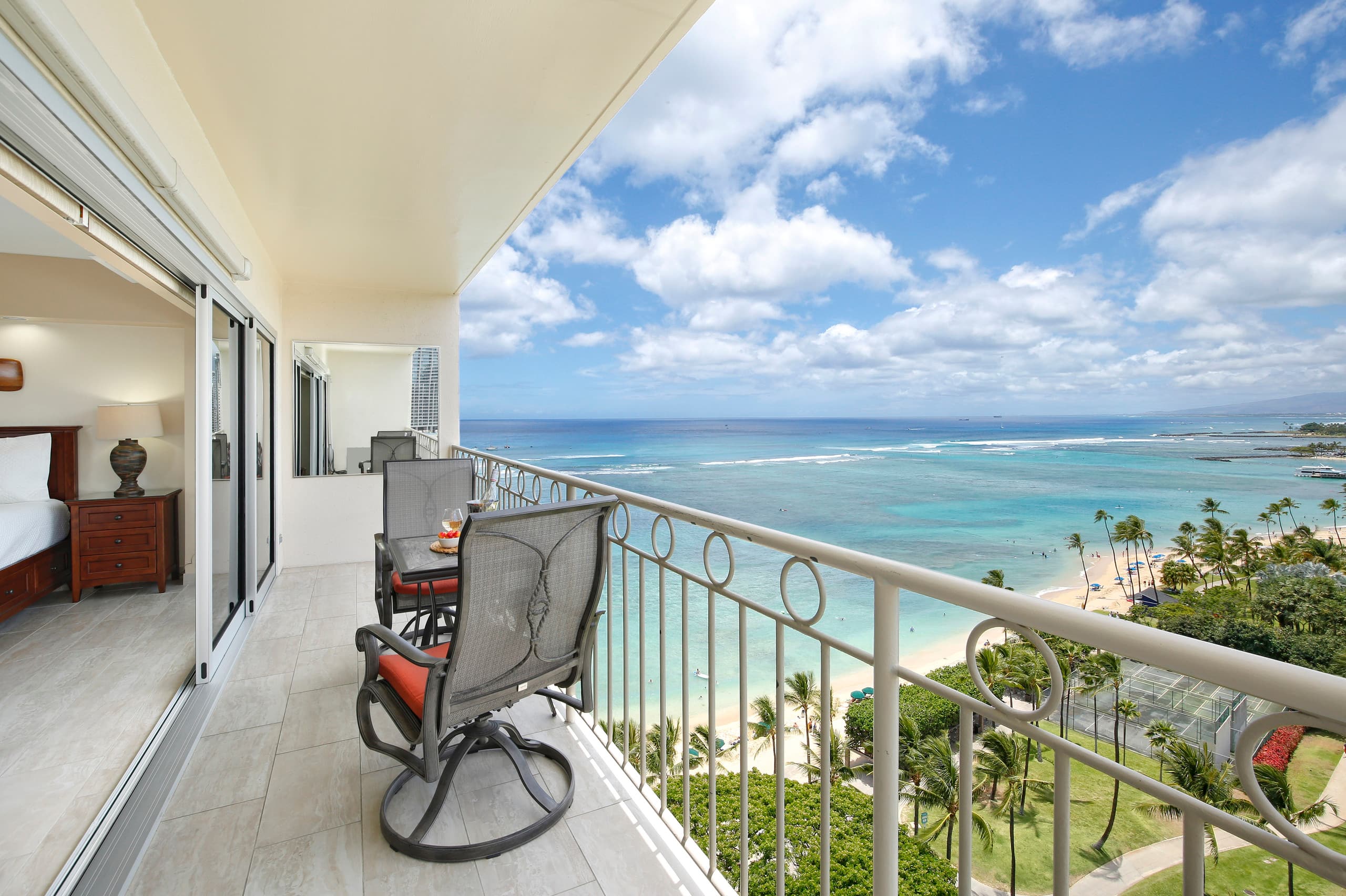 Condo in Honolulu · ★4.86 · 1 bedroom · 2 beds · 1 private bath - Image 21