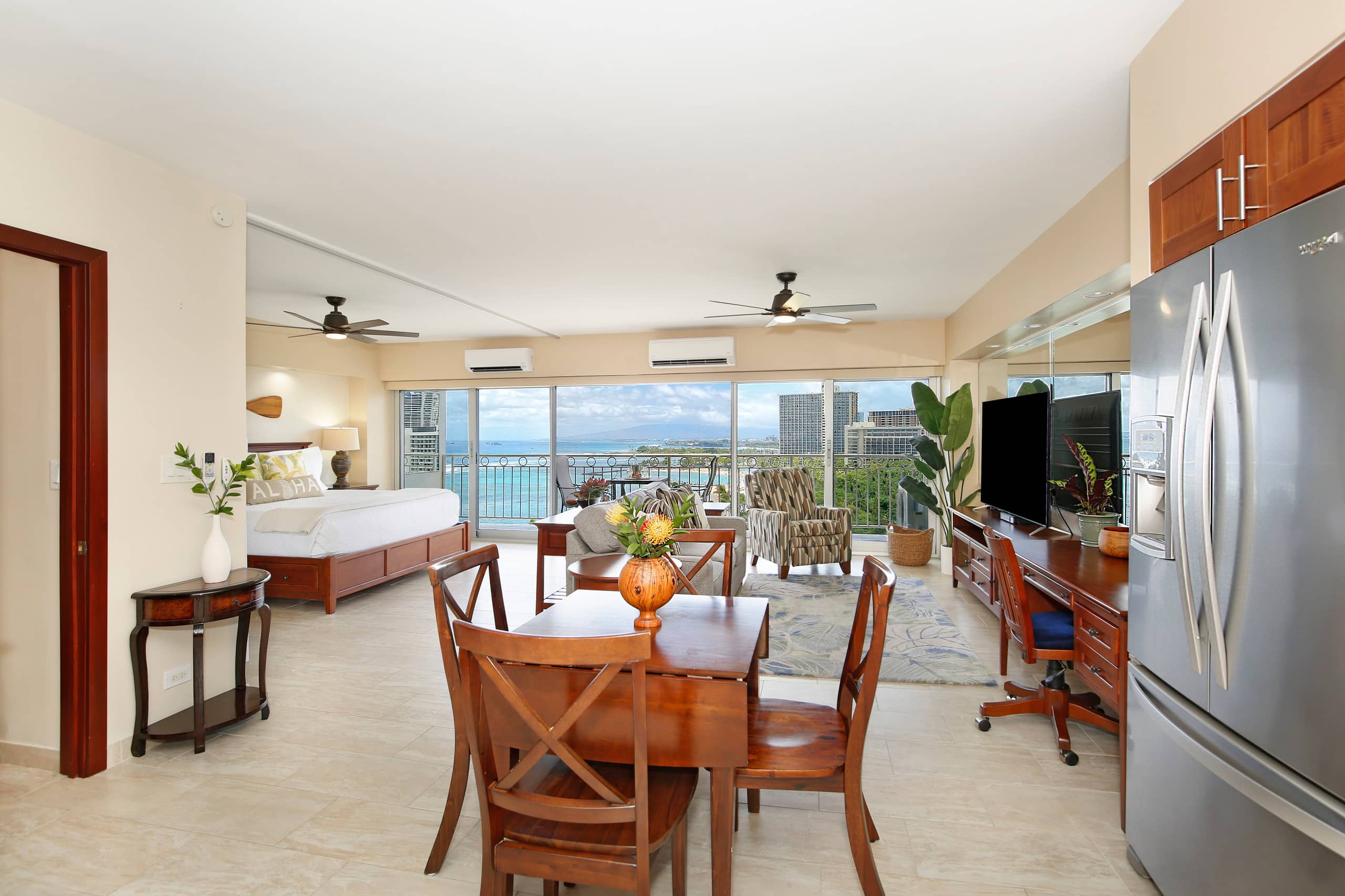 Condo in Honolulu · ★4.86 · 1 bedroom · 2 beds · 1 private bath - Image 10