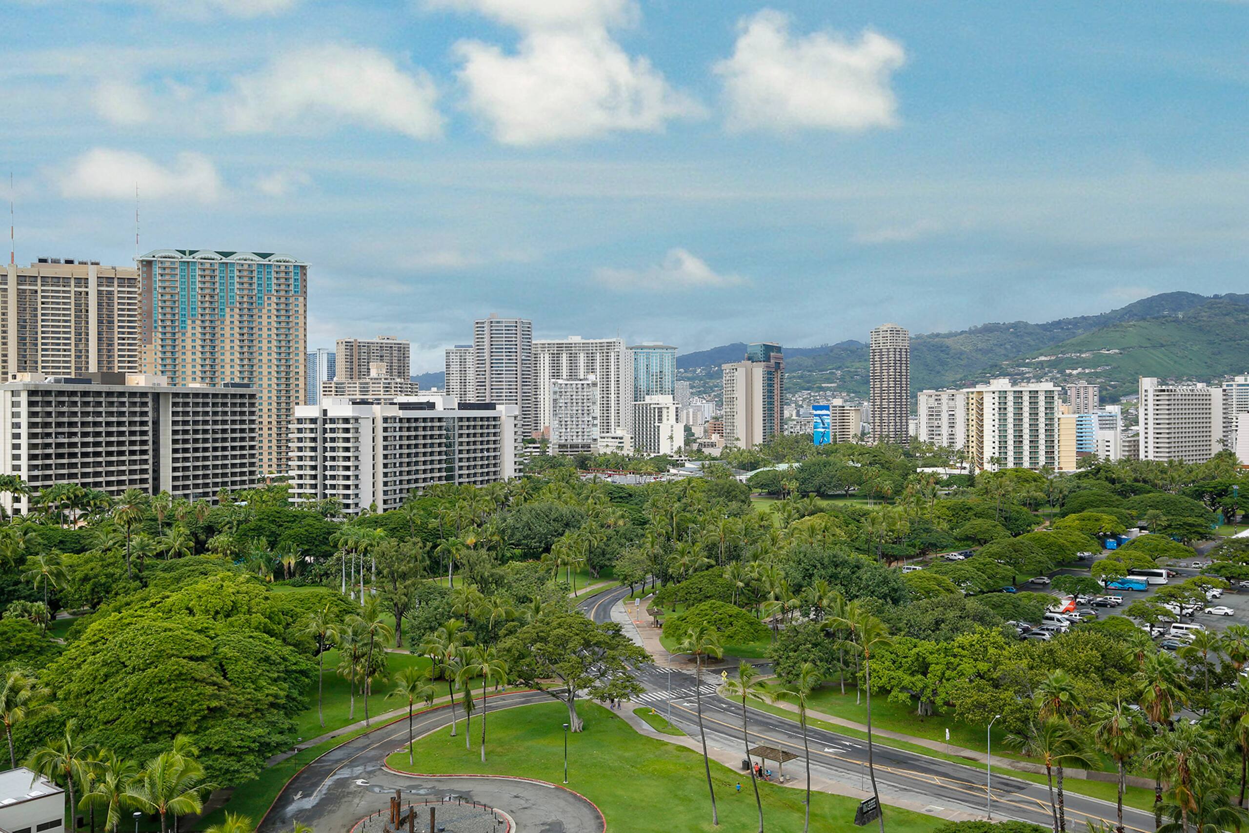 Condo in Honolulu · ★4.86 · 1 bedroom · 2 beds · 1 private bath - Image 28