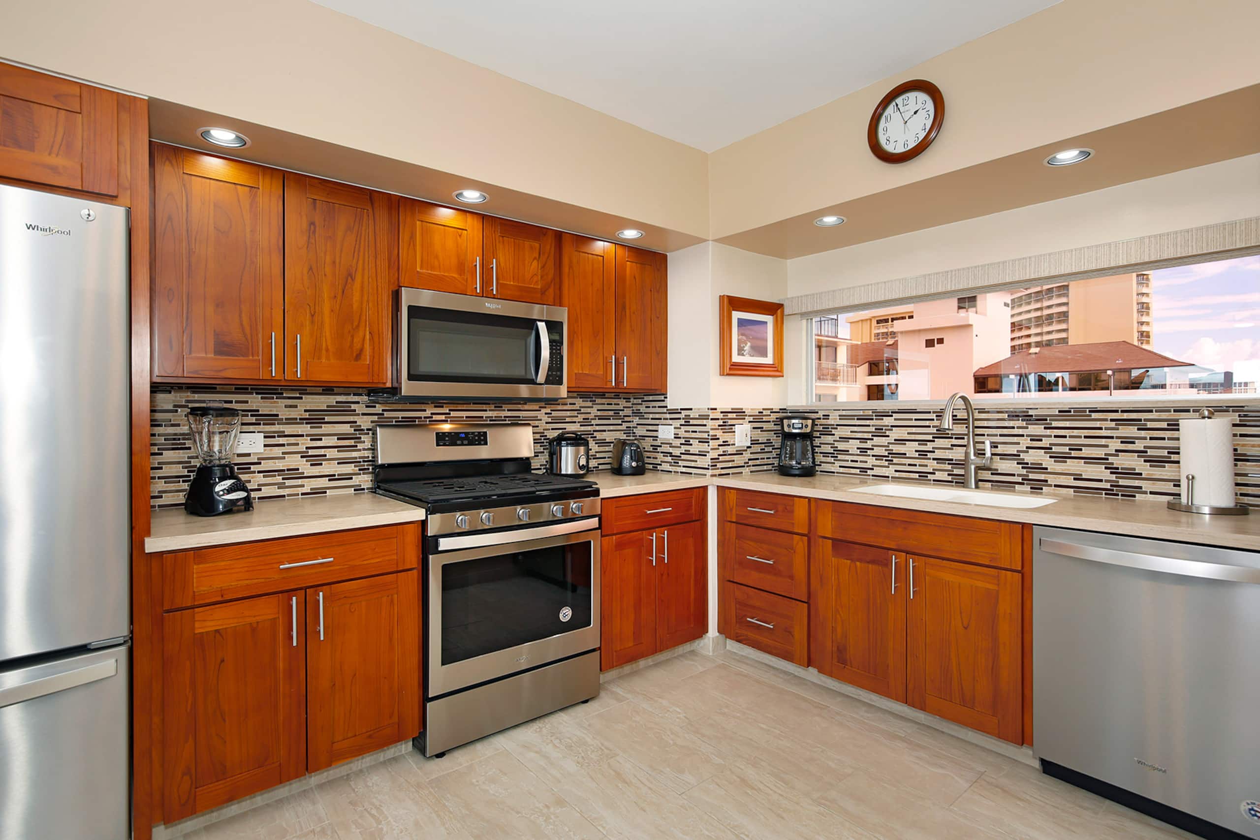 Condo in Honolulu · ★4.86 · 1 bedroom · 2 beds · 1 private bath - Image 8