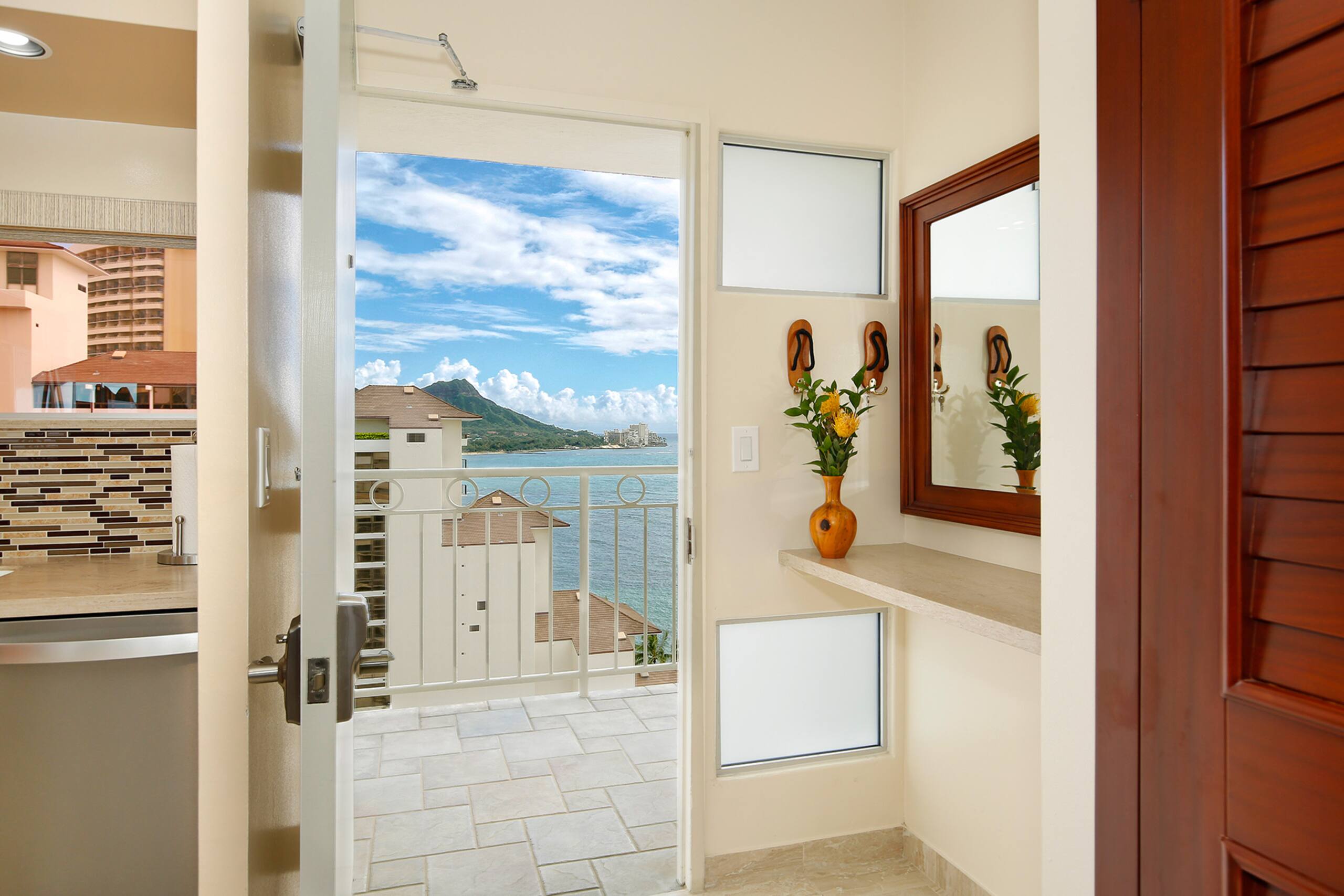 Condo in Honolulu · ★4.86 · 1 bedroom · 2 beds · 1 private bath - Image 3