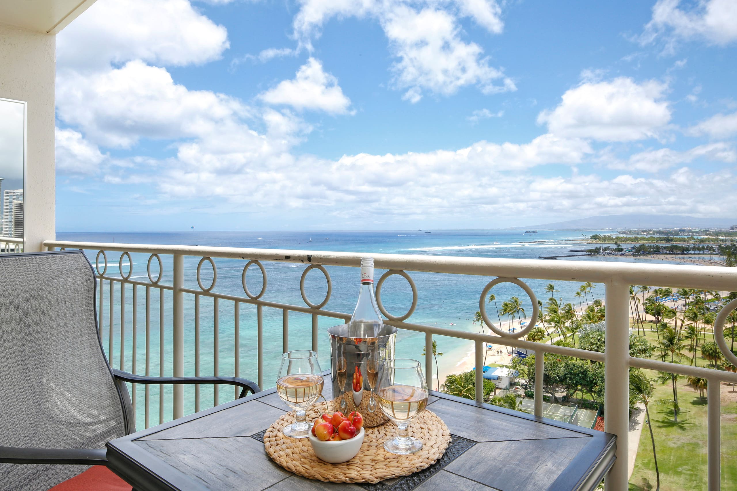 Condo in Honolulu · ★4.86 · 1 bedroom · 2 beds · 1 private bath - Image 23
