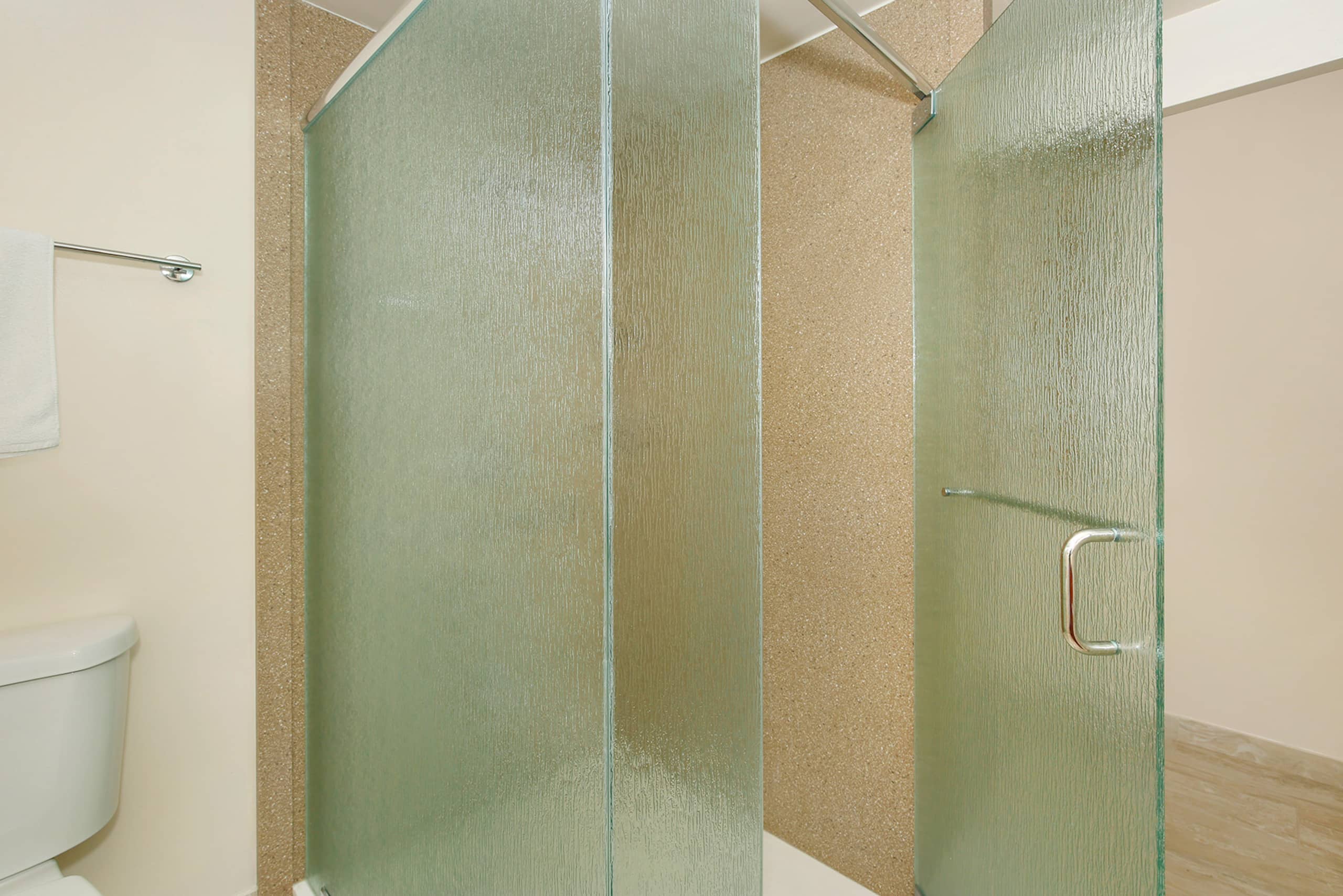 Condo in Honolulu · ★4.86 · 1 bedroom · 2 beds · 1 private bath - Image 19