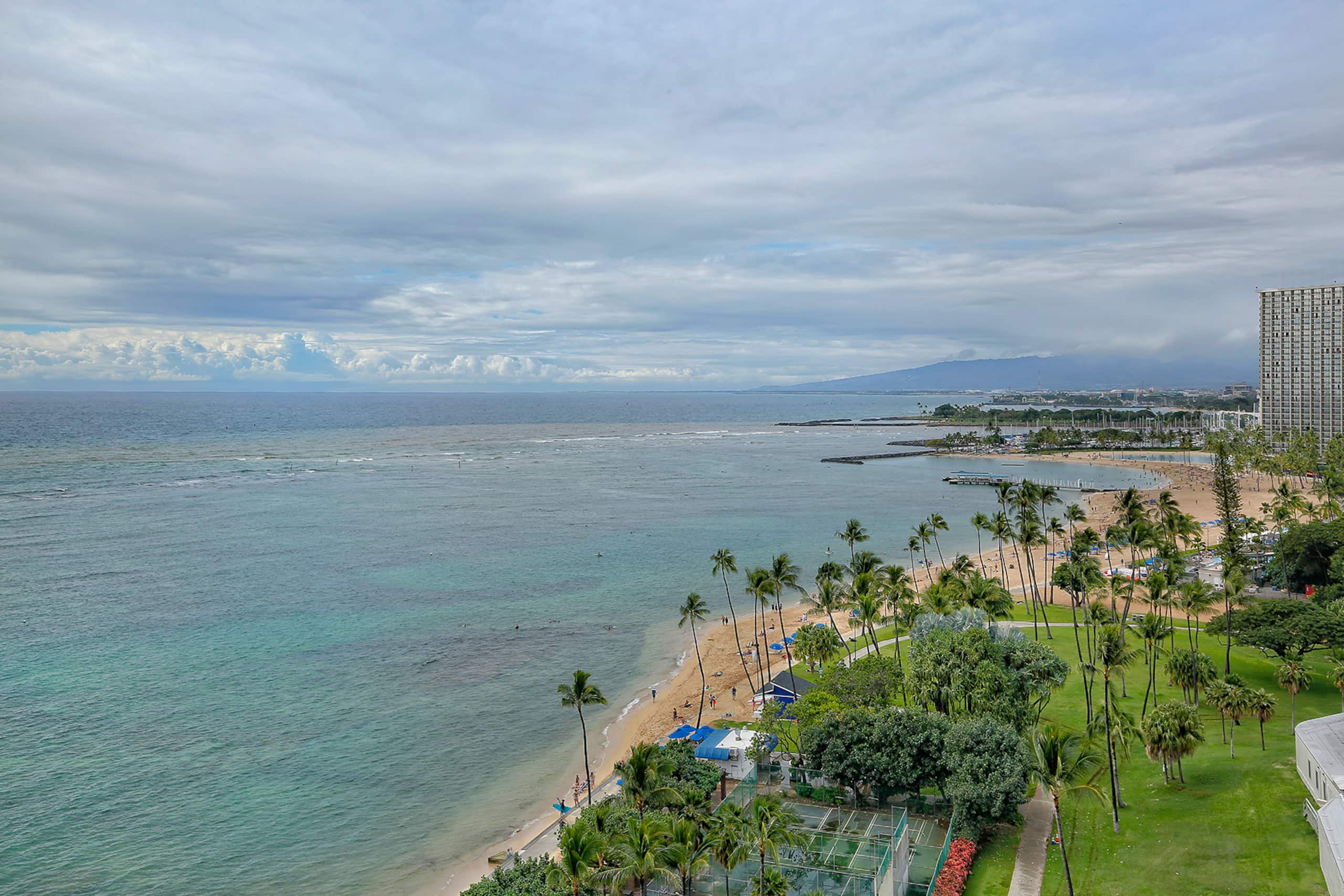 Condo in Honolulu · ★4.86 · 1 bedroom · 2 beds · 1 private bath - Image 26