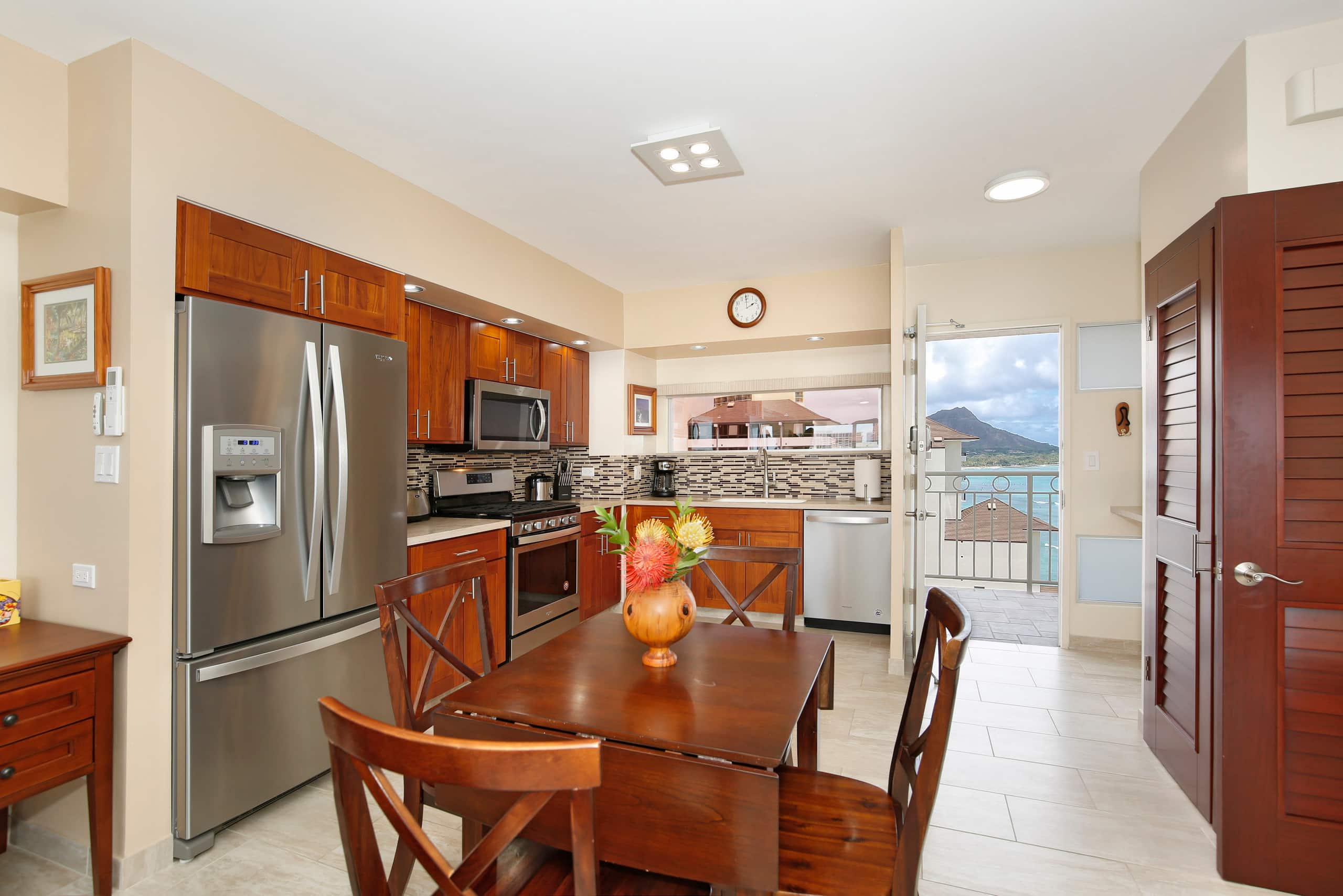 Condo in Honolulu · ★4.86 · 1 bedroom · 2 beds · 1 private bath - Image 12