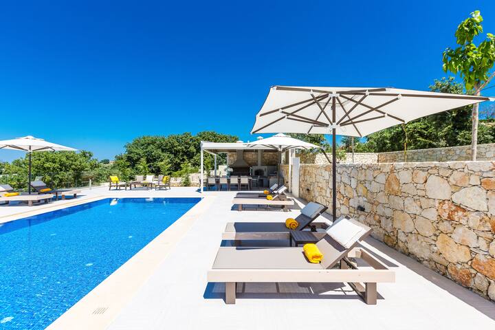 Luxury Villa with private pool set in nature gallery image 2