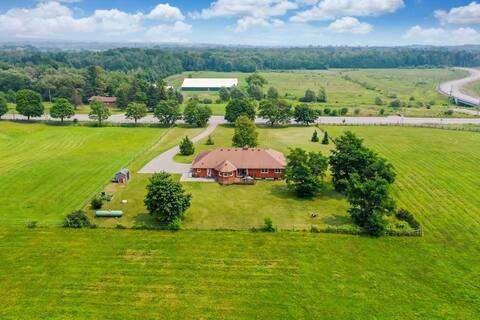Serene 5-BR Bungalow, 3 Full + 2 Half Baths