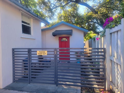 Popular Airbnb listing: Cozy cabana retreat in the heart of Wynwood, FL in Buena Vista Heights