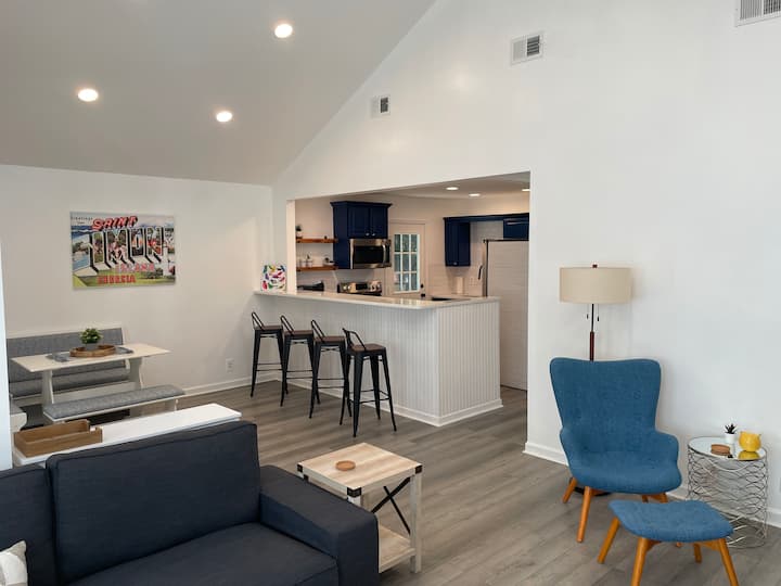 Mid-island Beach Cottage "Heron's Hideaway" Pets! - Sea Island, GA