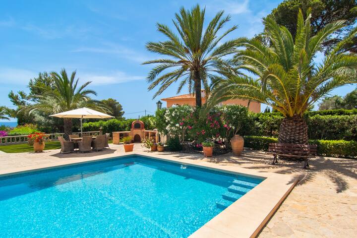 Hideaway with 100m² Pool in a Green Oasis gallery image 5