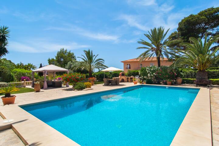 Hideaway with 100m² Pool in a Green Oasis gallery image 4