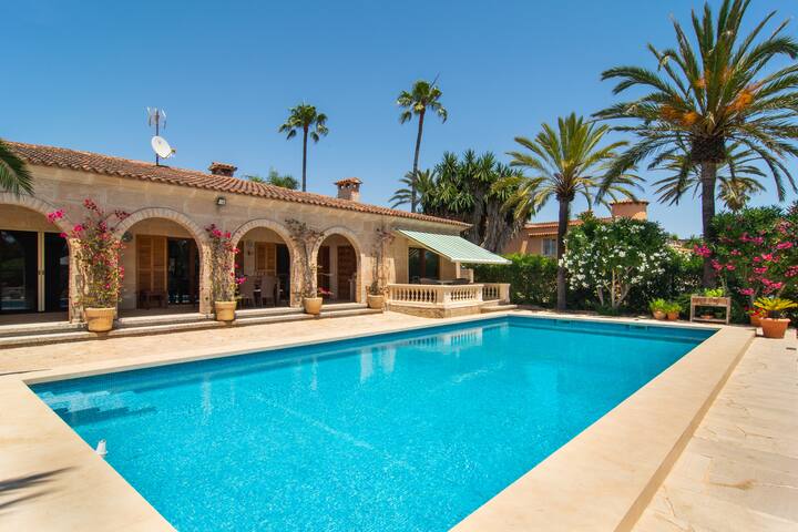 Hideaway with 100m² Pool in a Green Oasis gallery image 3