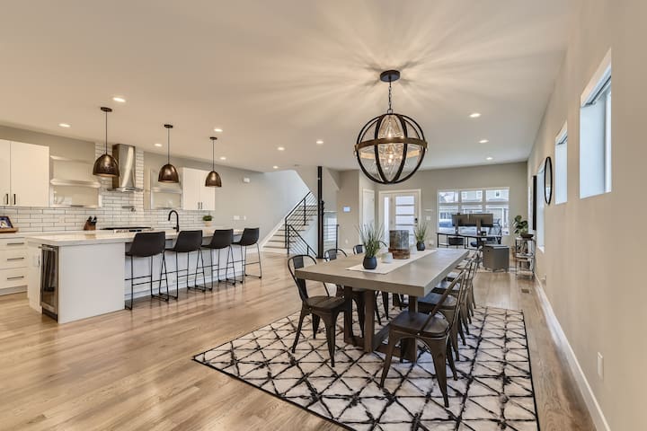 LUX Rooftop Hot Tub 3 Bed+4.5 Bath+Office