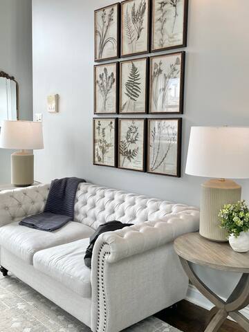 Sun-Soaked West Loop Penthouse/Private Rooftop/3BA gallery image 5