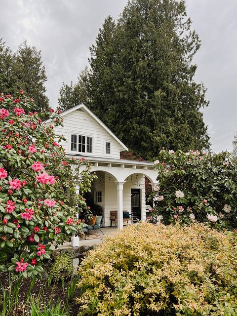 Historic Farmhouse on a Lavender Farm