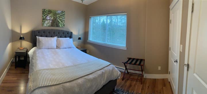 Cosy bedroom with queen size bed