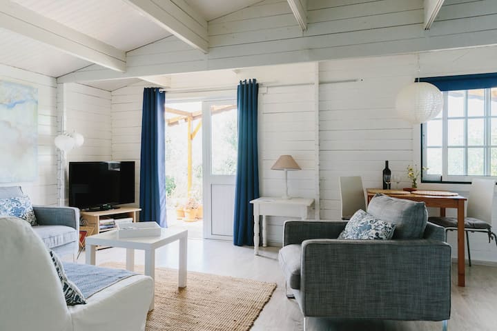 Writer's Retreat - Cabin With Outdoor Tub & Pool - Olhão