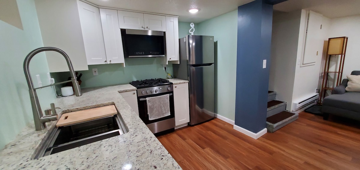 Cozy Renovated Private