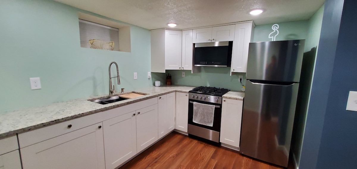 Cozy Renovated Private
