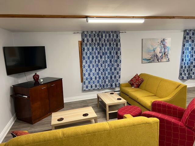 True Glamping, 4 Bedroom, Family Cottage Sleeps 12 gallery image 4