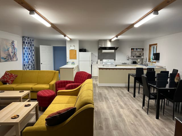 True Glamping, 4 Bedroom, Family Cottage Sleeps 12