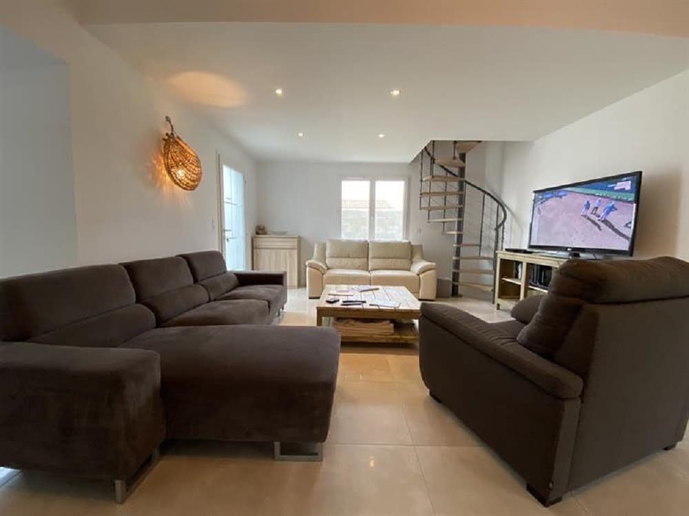 Popular Airbnb listing: Quiet and in the heart of the island. in Saint Pierre D'oléron