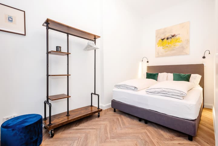 Disfruta de una noche acogedora y somnolienta en un colchón de alta comodidad. 