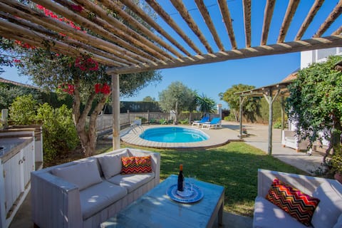 3 bed villa with private pool,sleeping 2-6 guests