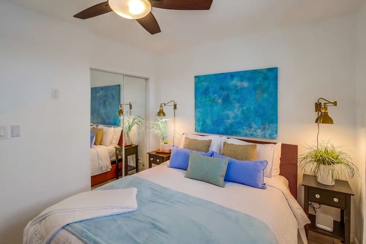 Ocean View ☆ Steps to Beach & Dining ☆ AC ☆ DogsOK gallery image 4