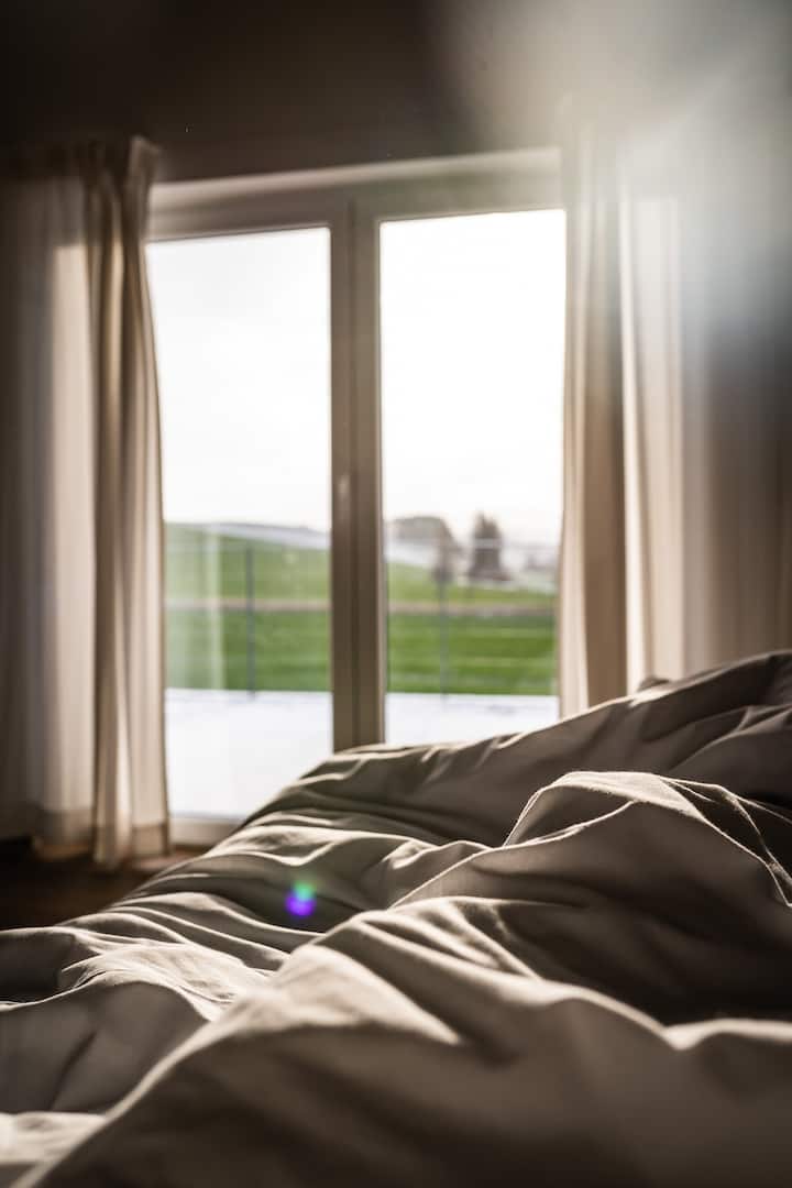 How do we sleep with us? Wonderful - quiet and serenity in comfort.