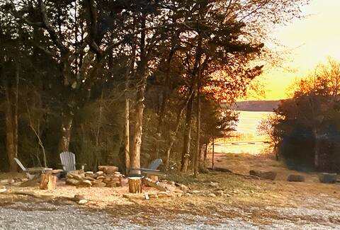 Secluded Lakefront Cabin on Tenkiller Lake!!!