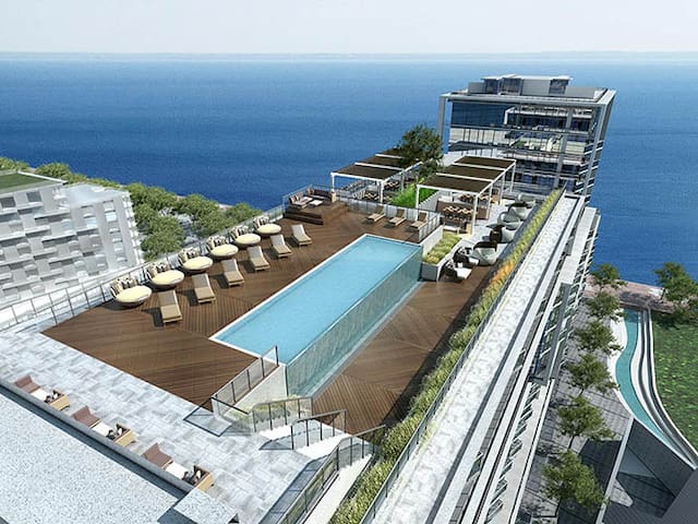 Beautiful Large Lakefront Condo Luxe 2BR+2B